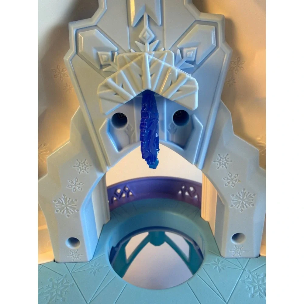 Fisher Price Little People Disney Frozen Elsa Ice Palace Playset Lights Sounds